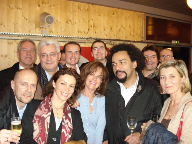 Dieudonne_Gollnisch_Soral_Mahe_Chatillon_Joly_Dubois decembre 2006.jpg