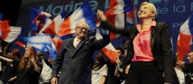 Marine Le Pen et Jean-Marie Le Pen en meeting à Nice, le 30 mars 2012.