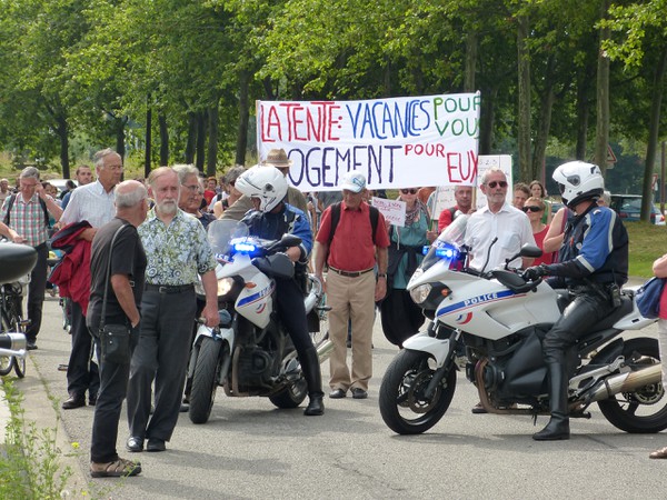 Manifestation centre d'hébergement Verlaine à Grenoble le 4 Juillet 2014 pour procéder contre la fermeture des Mimosas par la préfecture de l'Isère